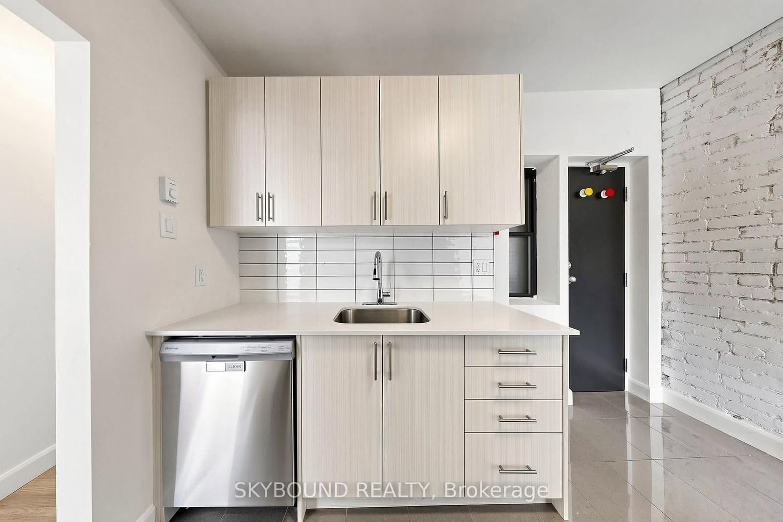 131 Wineva Avenue, Unit G thumbnail 12