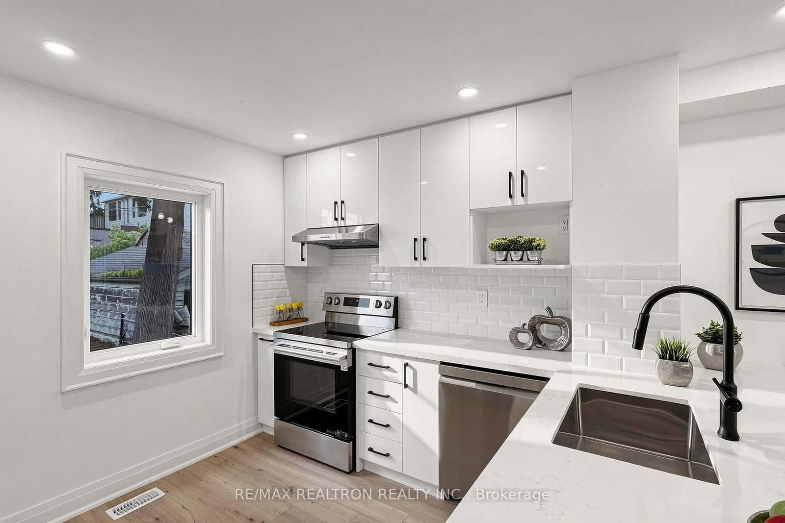 414 Mortimer Avenue thumbnail 16