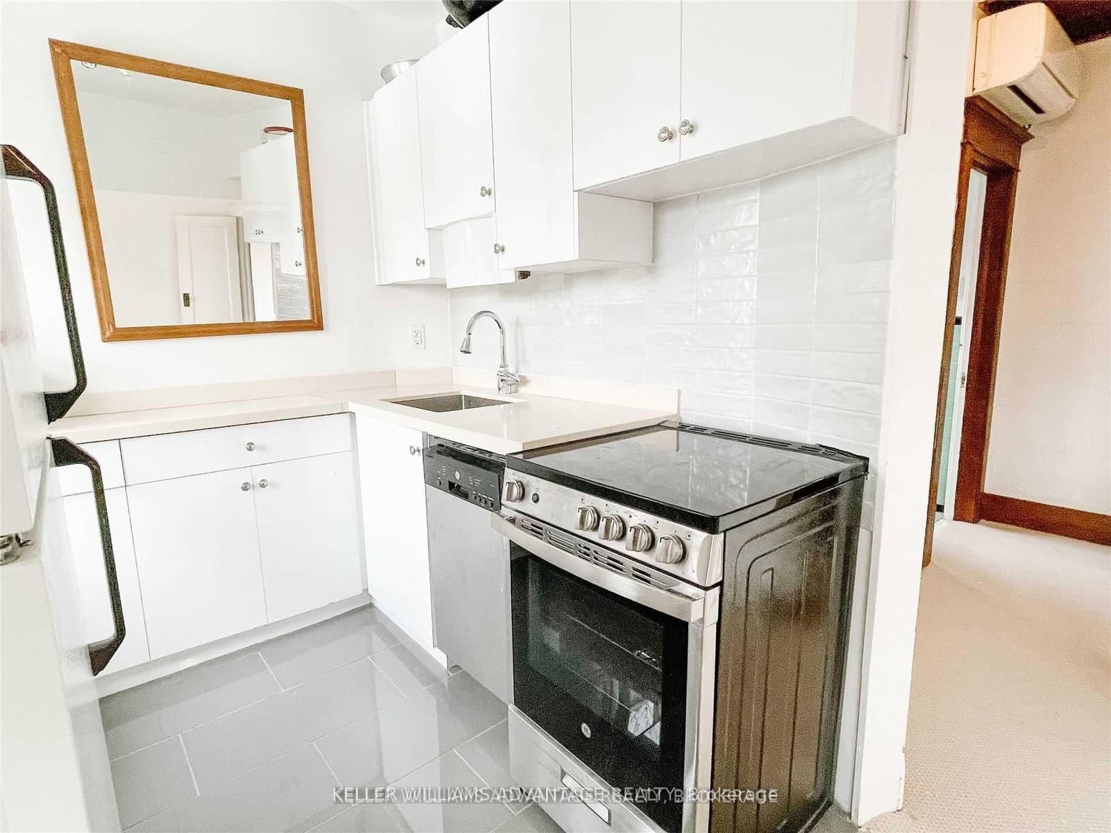 98 Woodycrest Avenue, Unit #Upper thumbnail 2