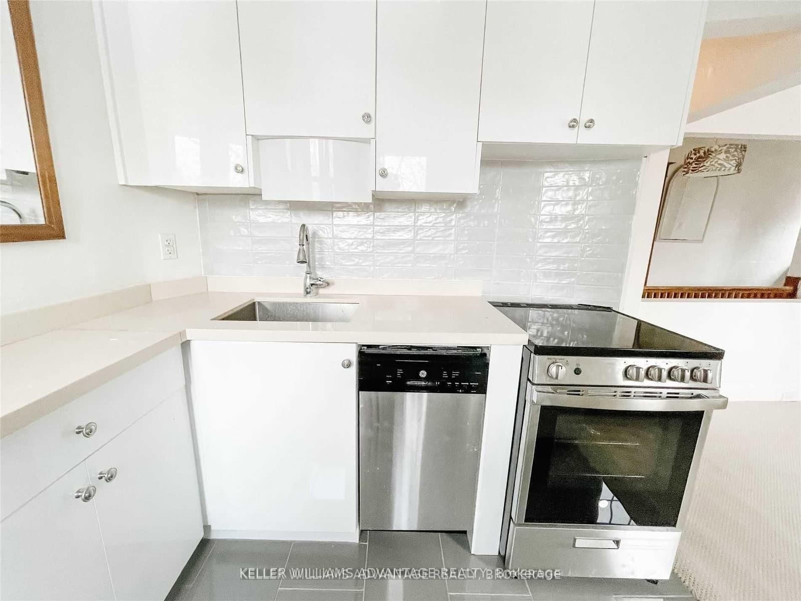 98 Woodycrest Avenue, Unit #Upper thumbnail 3