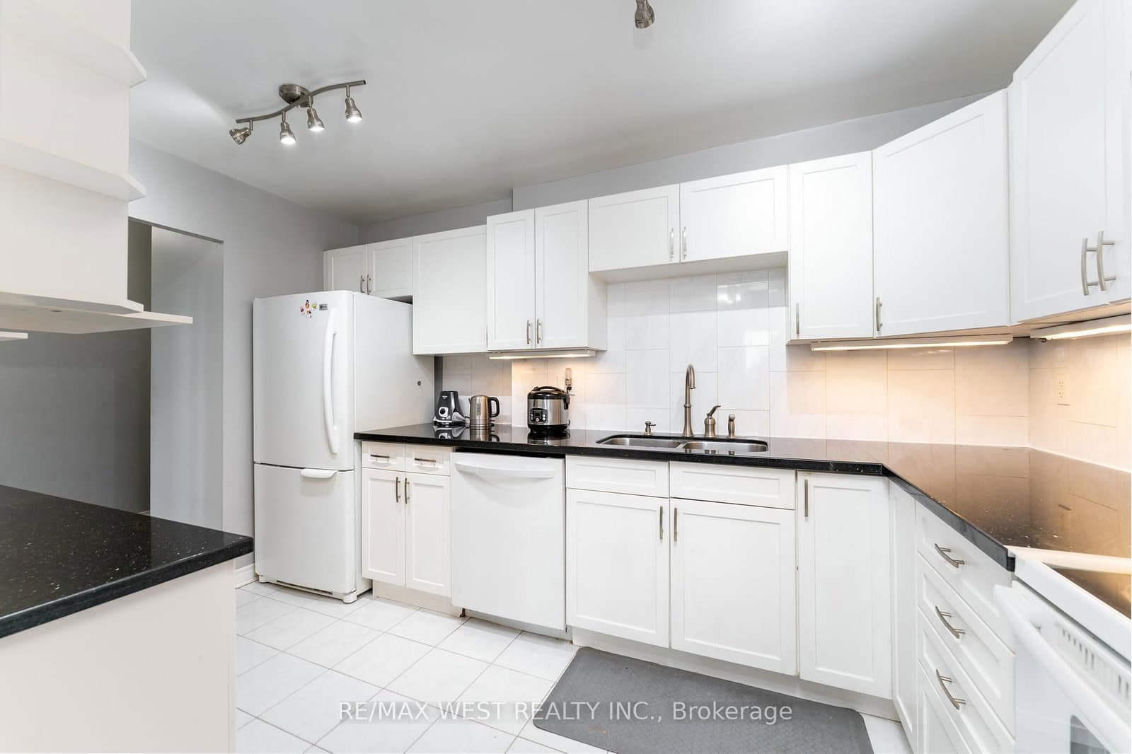 4062 Lawrence Avenue E, Unit 612 thumbnail 6