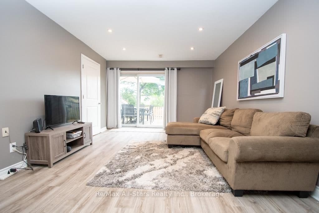 72 Martin Road, Unit 16 thumbnail 5