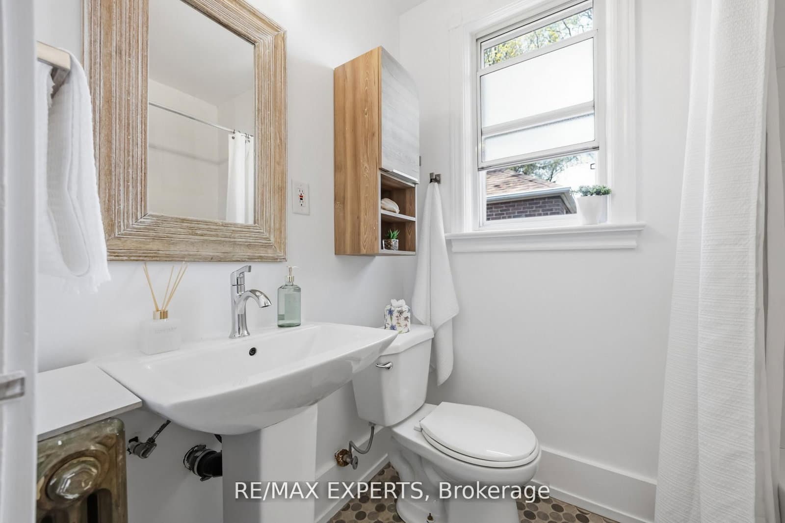 221 Clonmore Drive thumbnail 11
