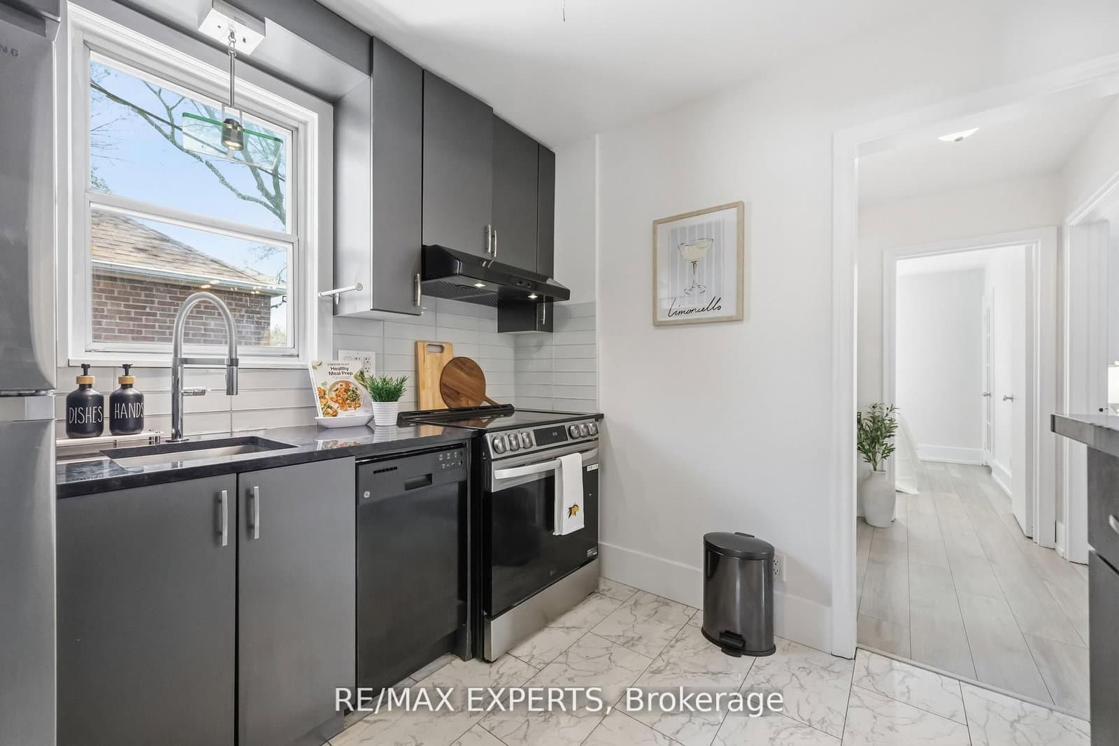 221 Clonmore Drive thumbnail 9