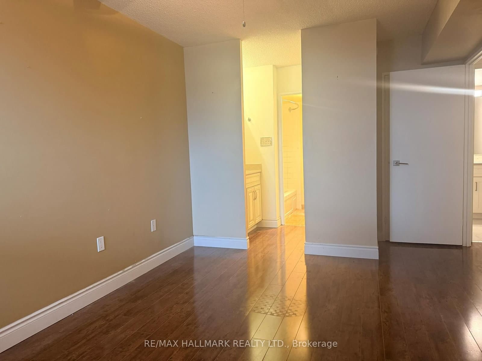 121 Ling Road, Unit 1612 thumbnail 7