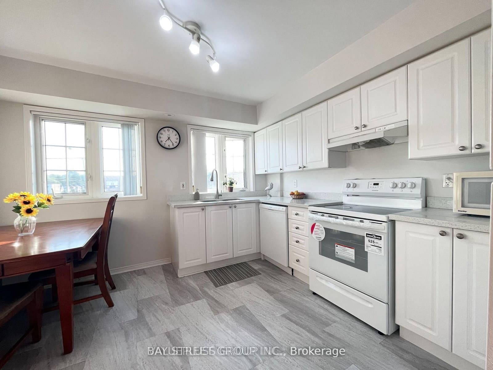 593 Kennedy Road, Unit 4 thumbnail 2