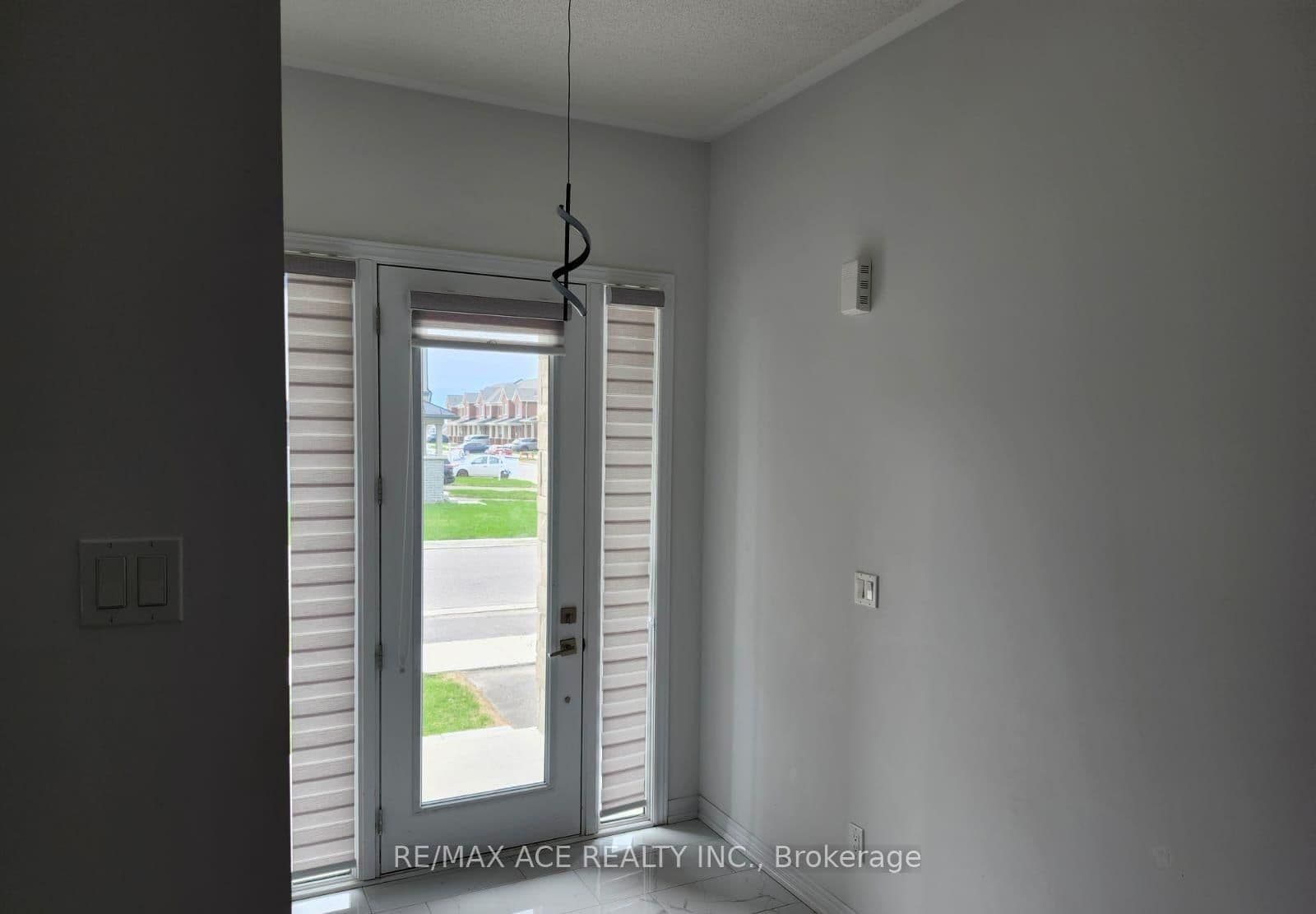 976 Andrew Murdoch Street W thumbnail 2
