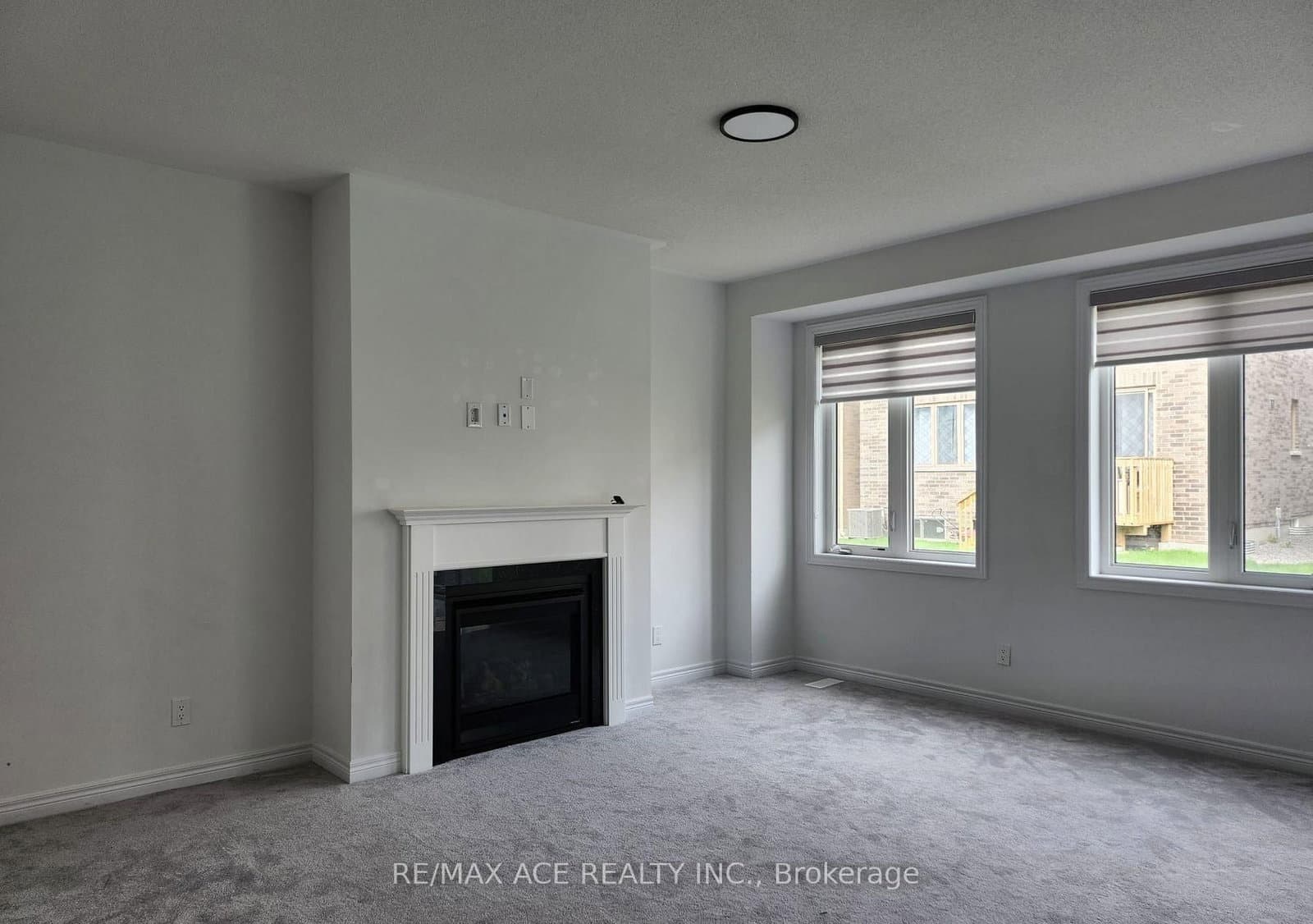 976 Andrew Murdoch Street W thumbnail 4