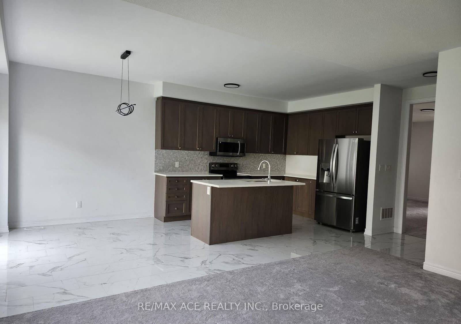 976 Andrew Murdoch Street W thumbnail 5