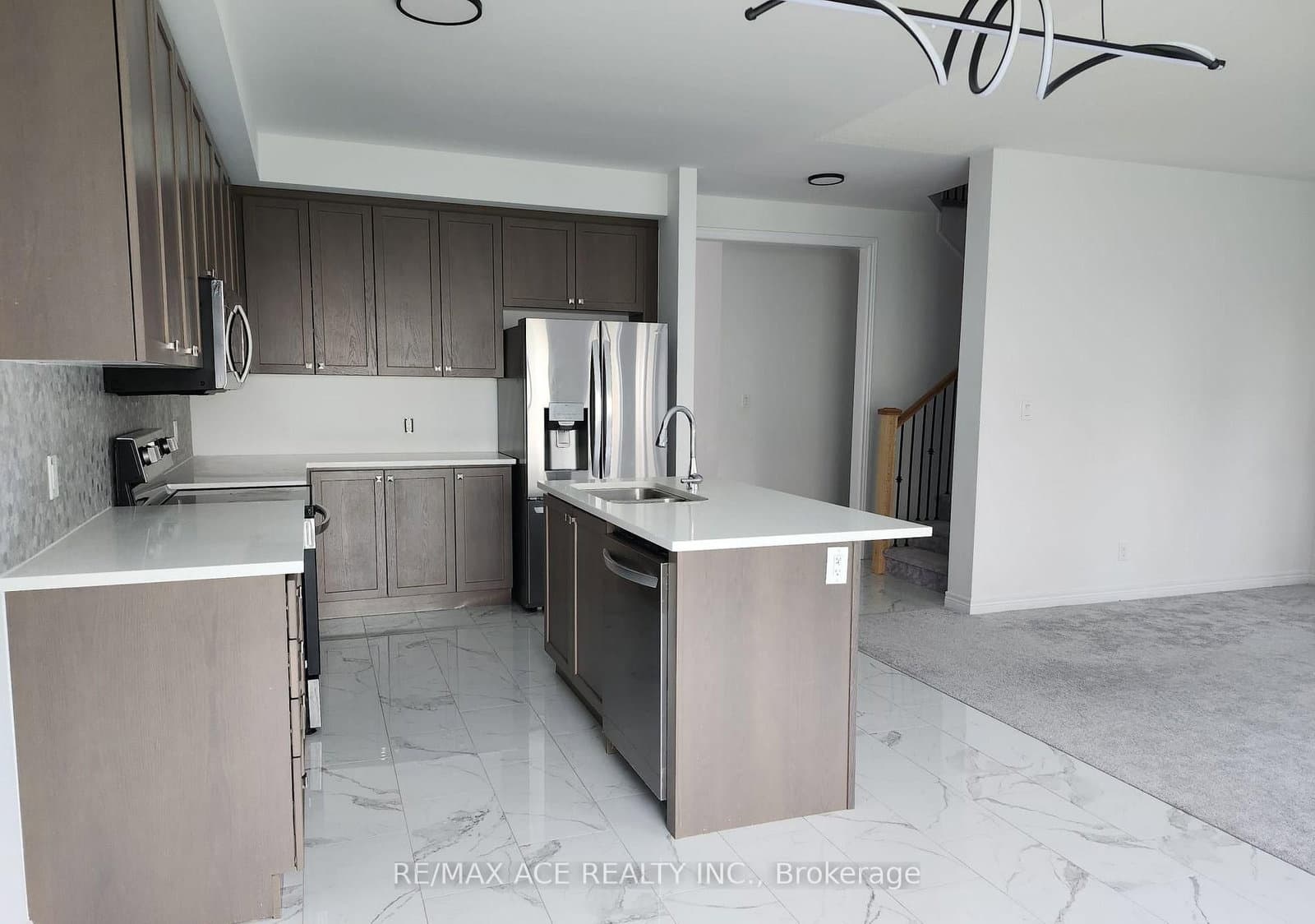 976 Andrew Murdoch Street W thumbnail 6