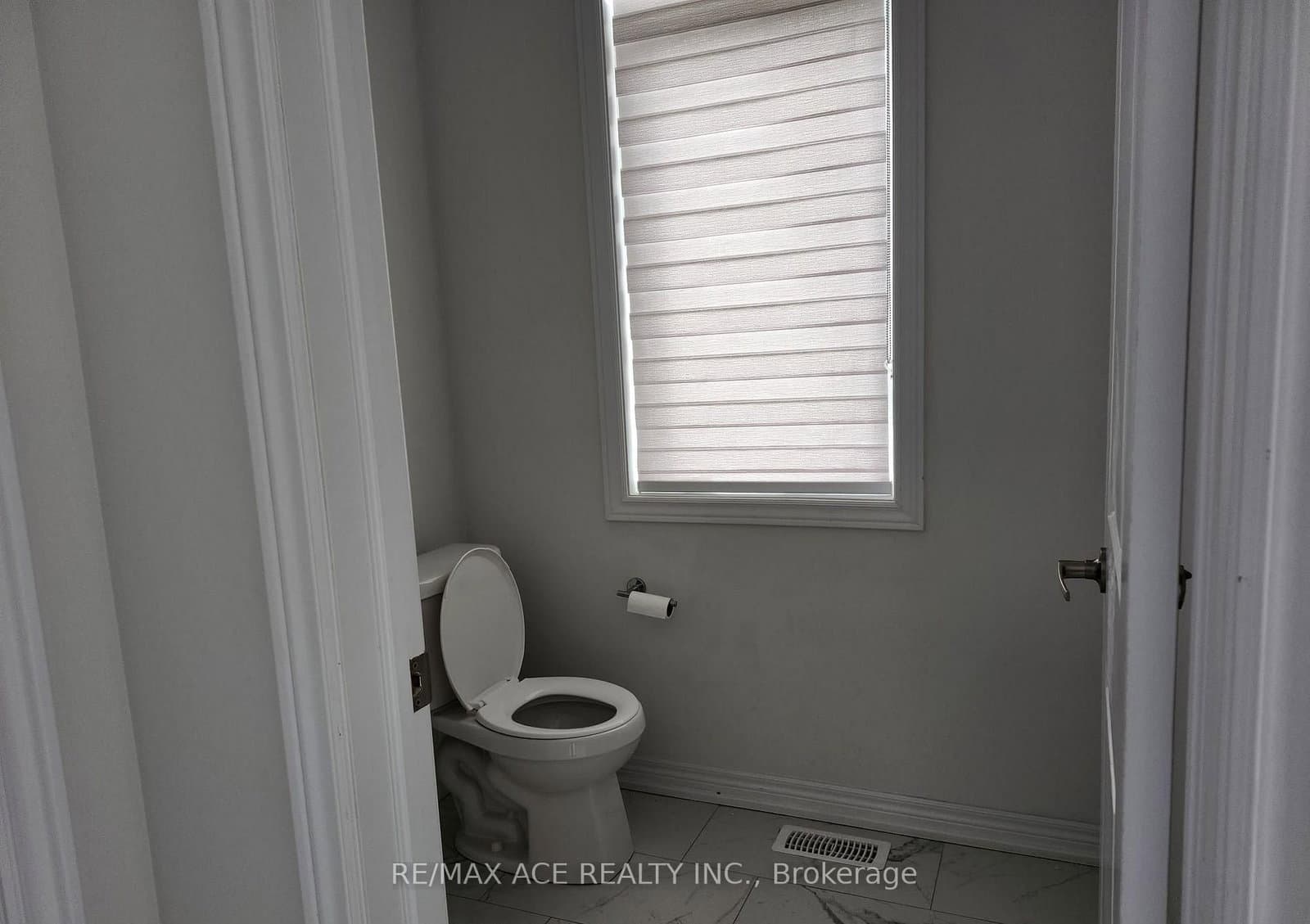976 Andrew Murdoch Street W thumbnail 7