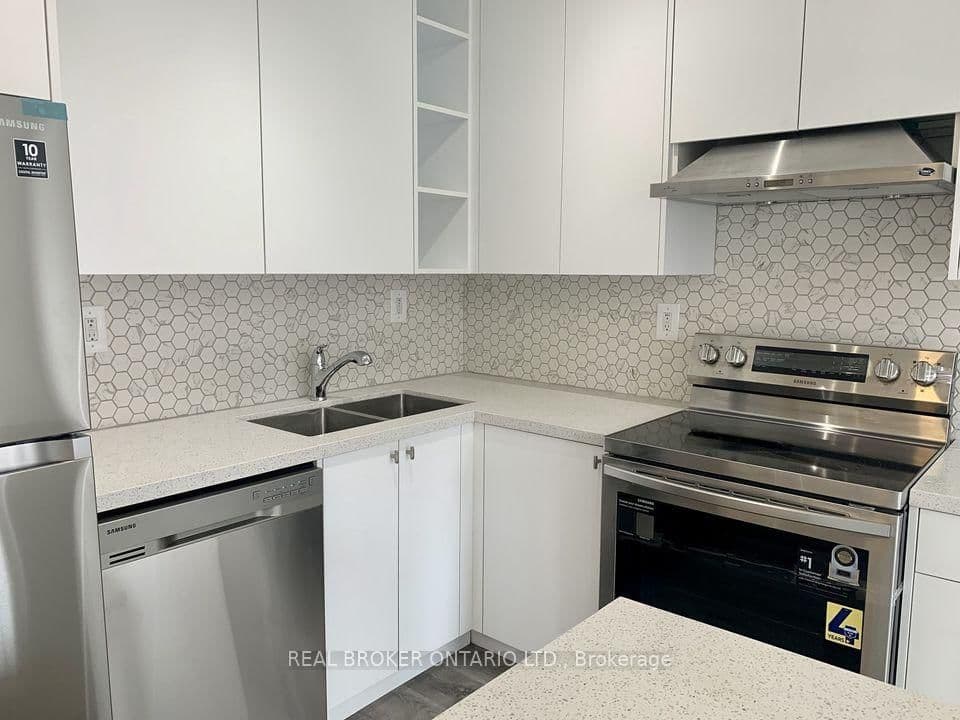 2199 Gerrard Street E, Unit 4 thumbnail 3