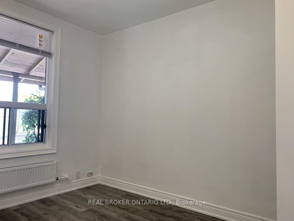 2199 Gerrard Street E, Unit 4 thumbnail 6