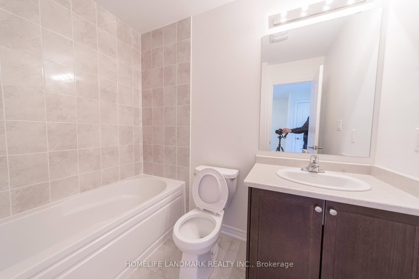 1195 Rexton Drive thumbnail 19