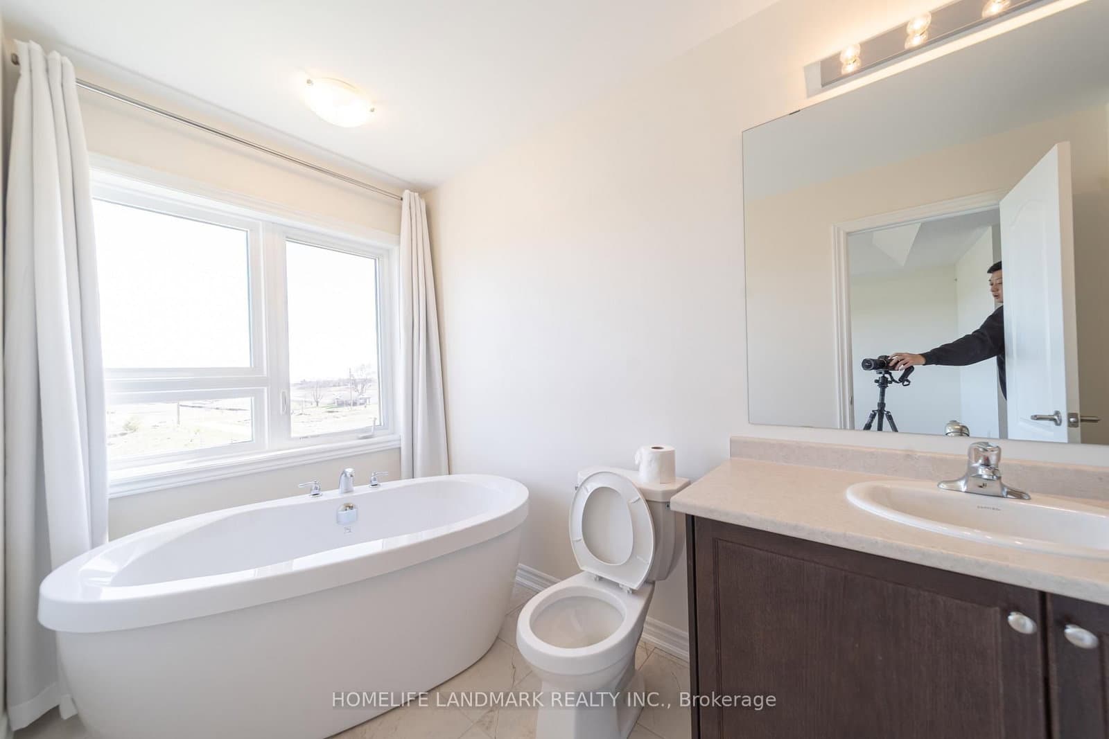 1195 Rexton Drive thumbnail 22