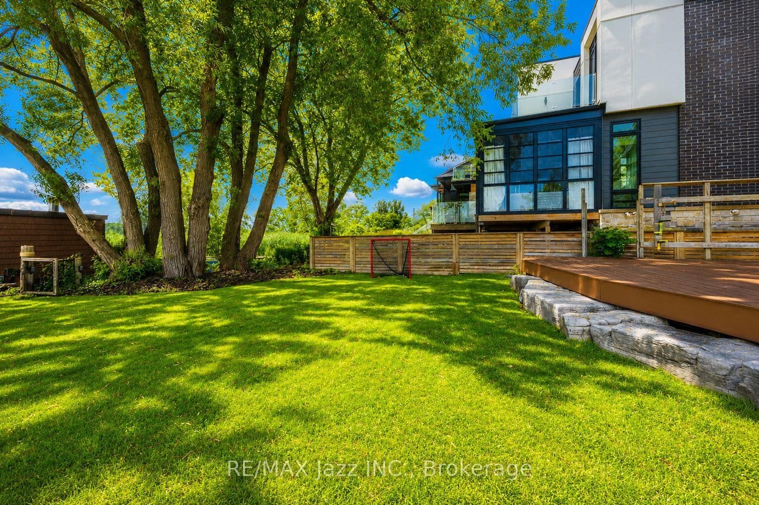 1236 Bayview Street thumbnail 40