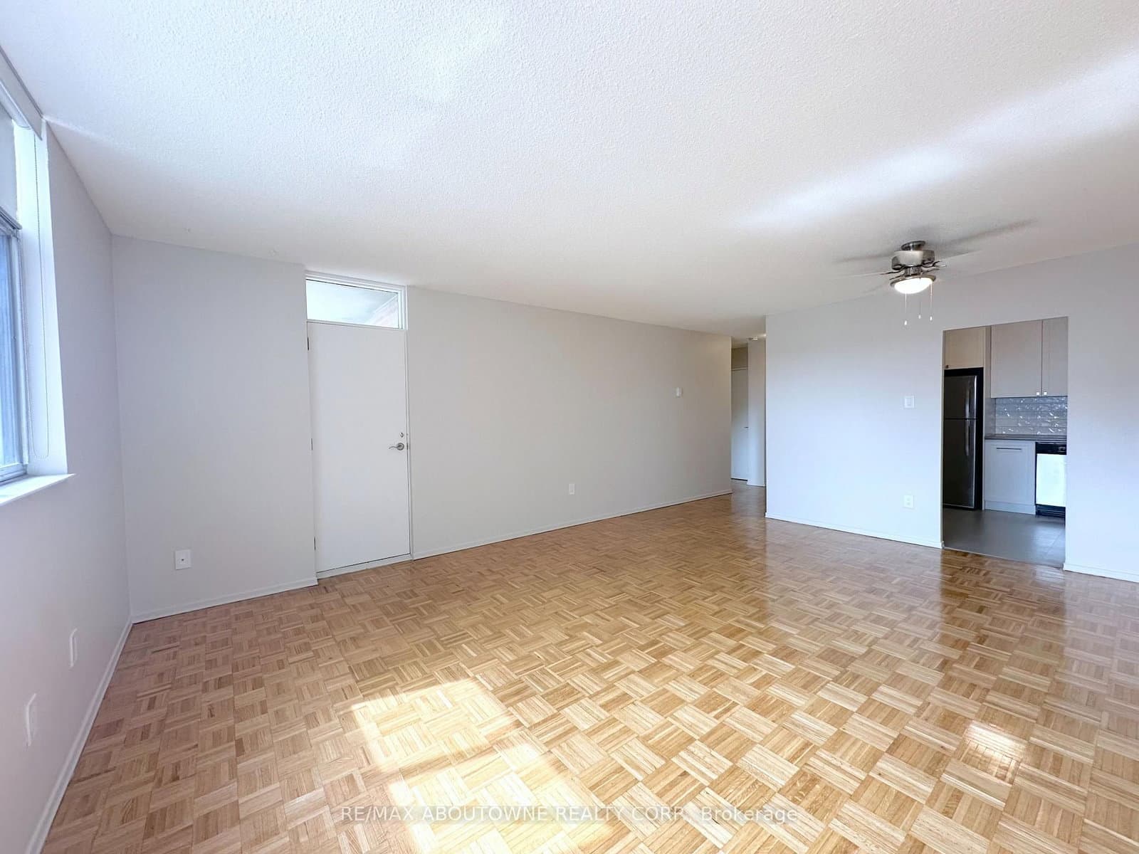 30 Denton Avenue, Unit 1021 thumbnail 5