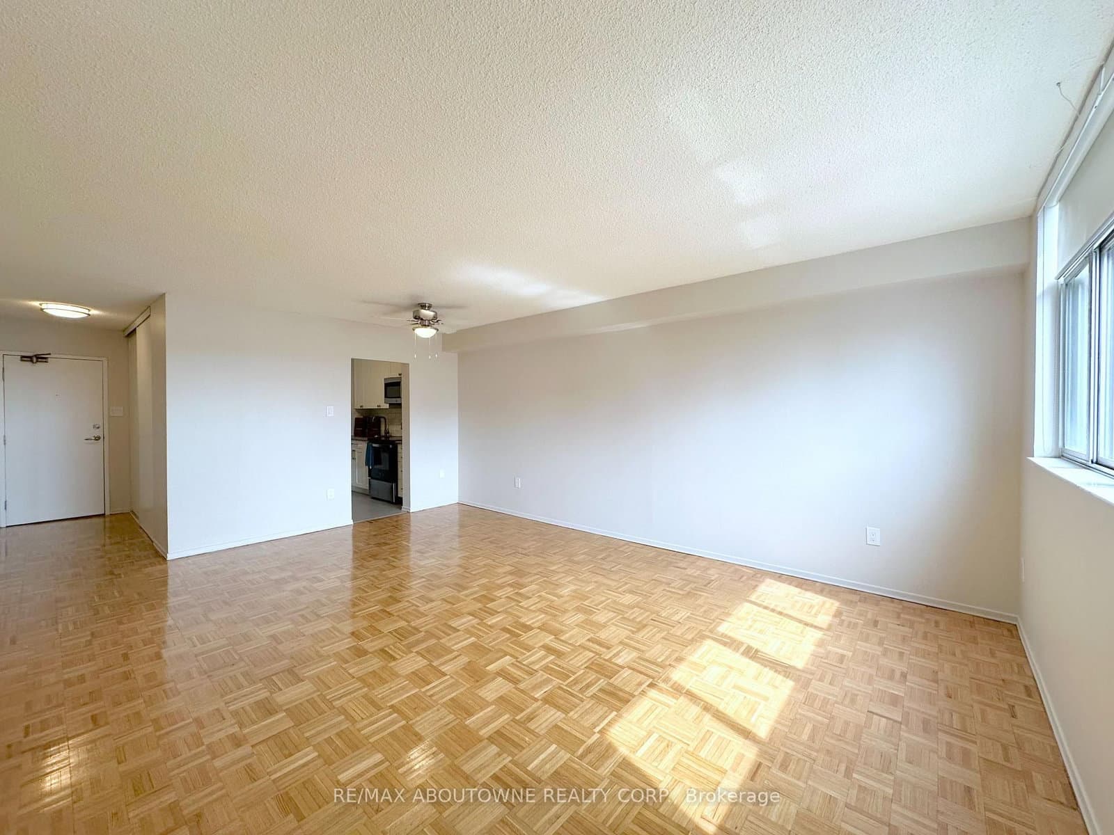 30 Denton Avenue, Unit 1021 thumbnail 6