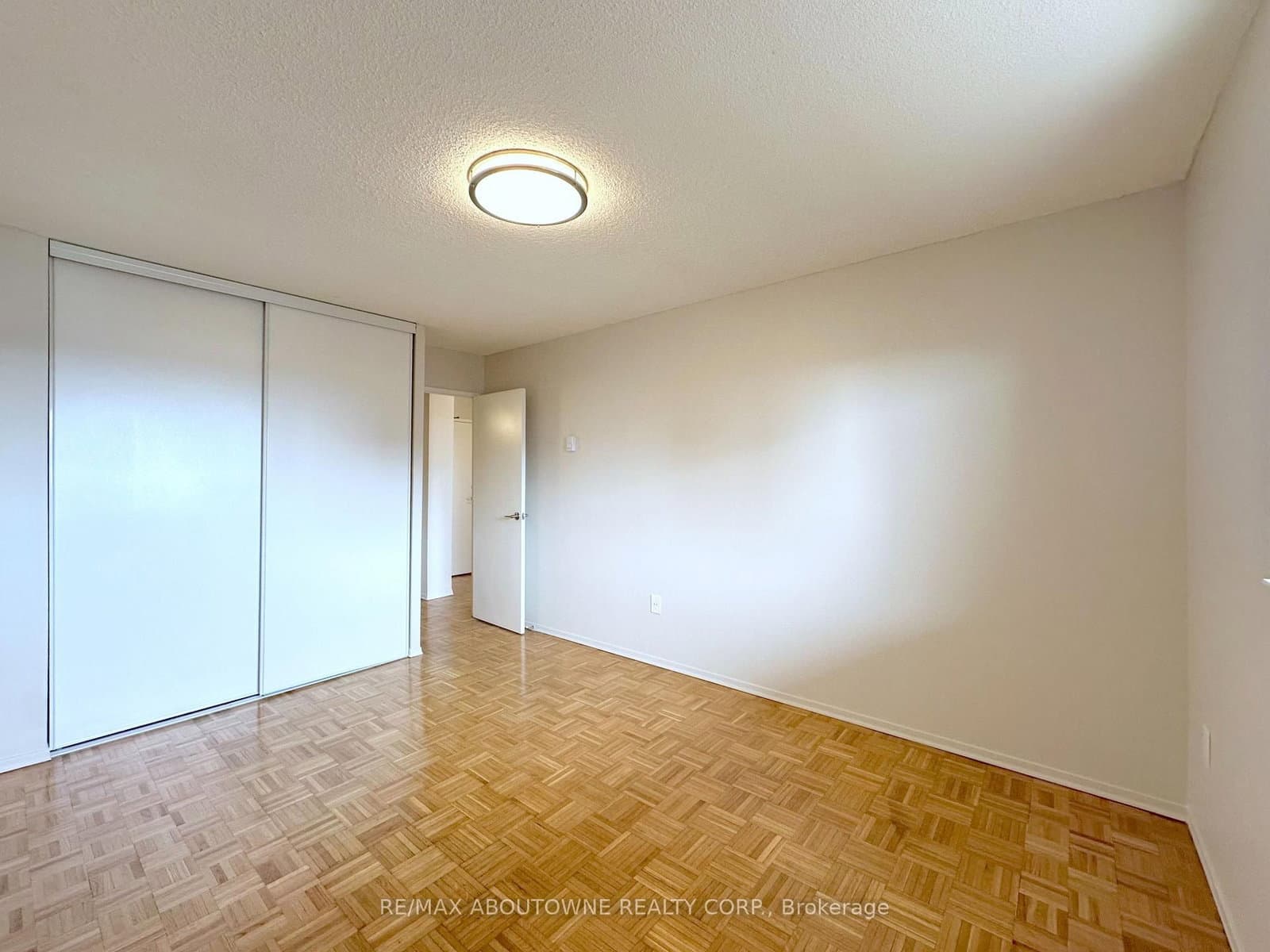 30 Denton Avenue, Unit 1021 thumbnail 7