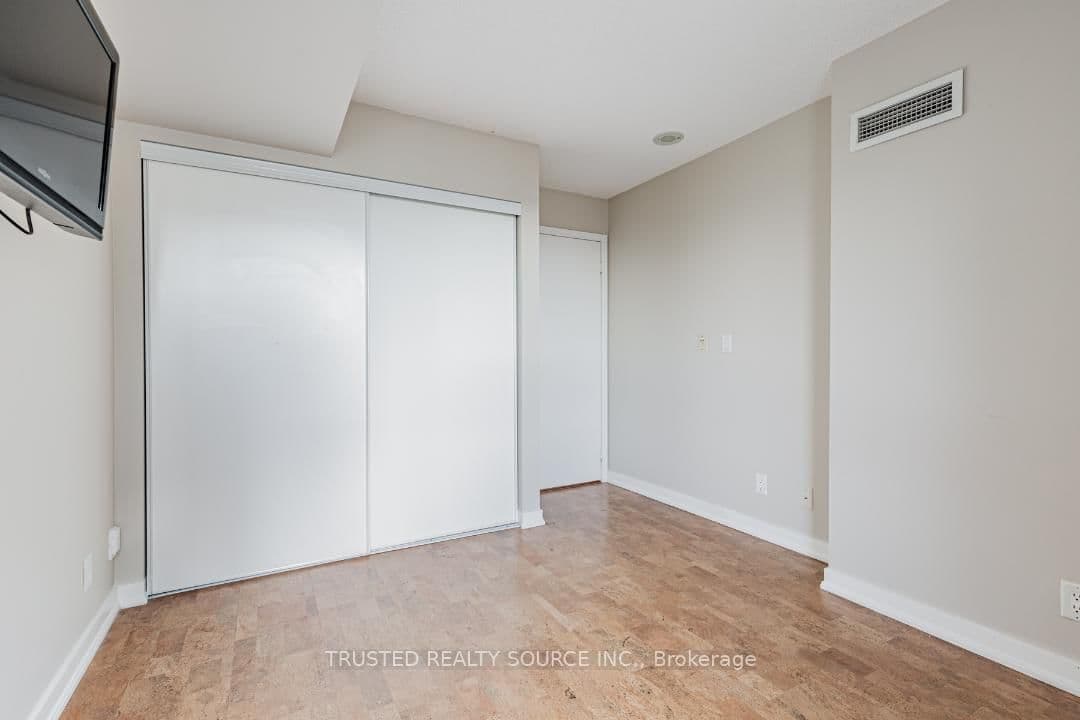 38 Lee Centre Drive, Unit 906 thumbnail 16