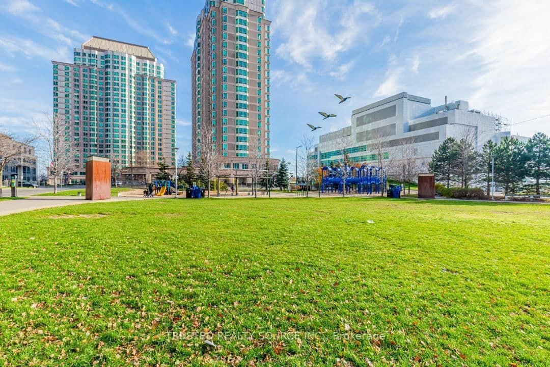 38 Lee Centre Drive, Unit 906 thumbnail 2