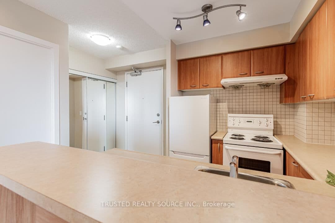 38 Lee Centre Drive, Unit 906 thumbnail 7