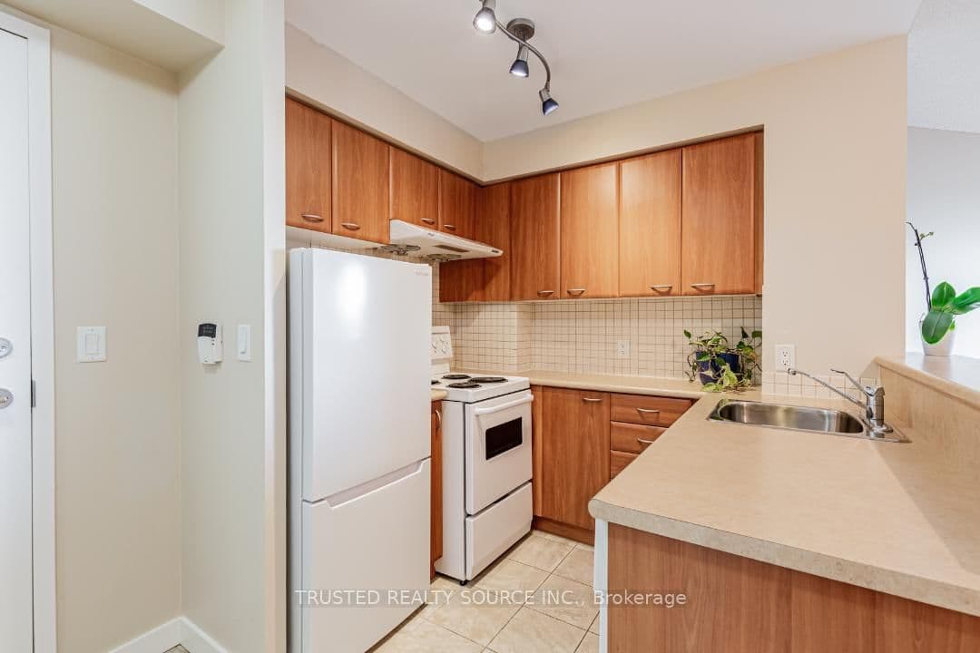 38 Lee Centre Drive, Unit 906 thumbnail 8