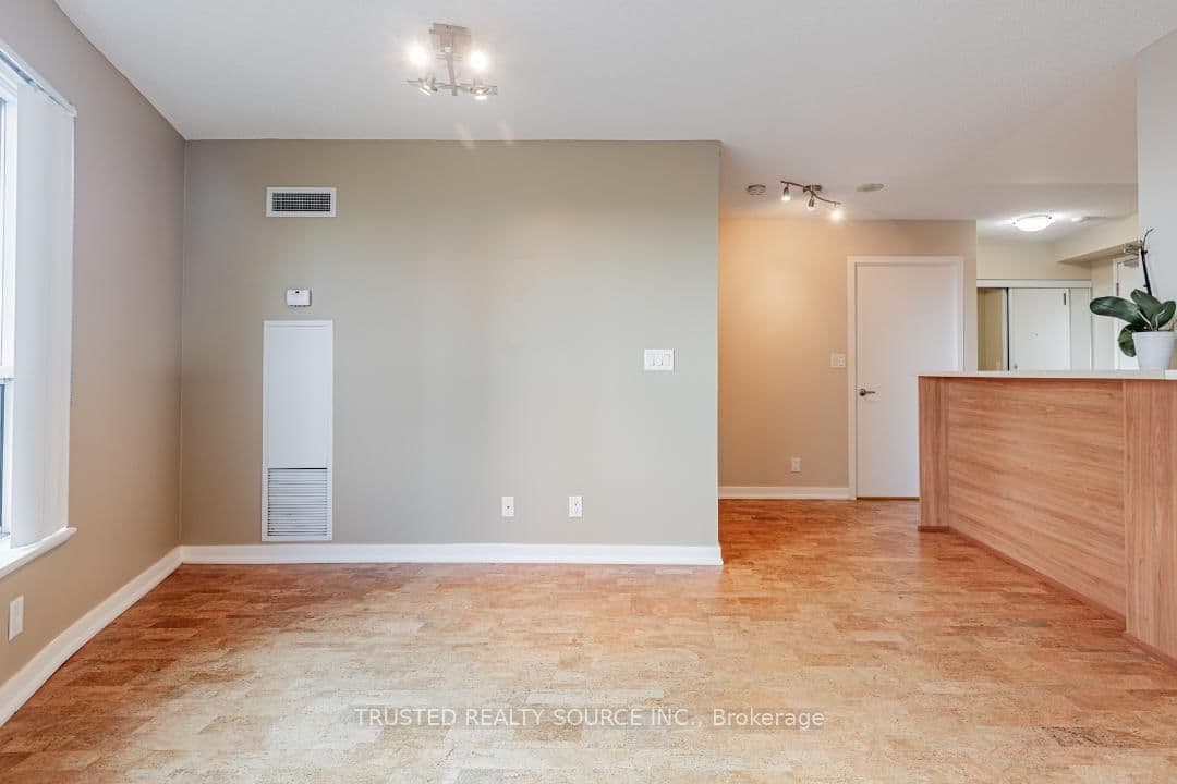 38 Lee Centre Drive, Unit 906 thumbnail 9