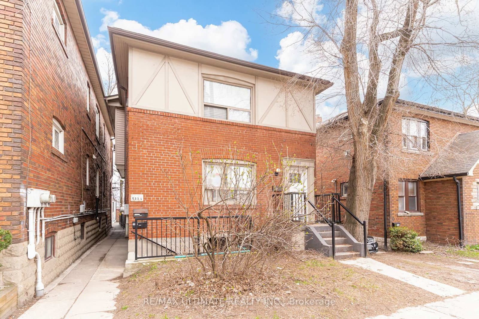 533 Kingston Road thumbnail 3
