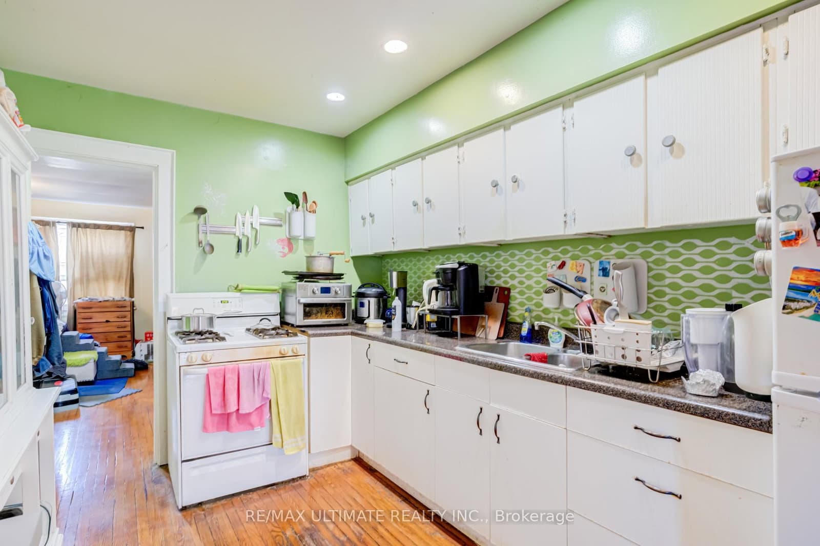533 Kingston Road thumbnail 32