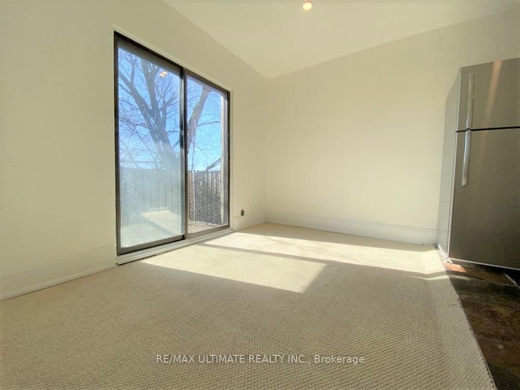 533 Kingston Road thumbnail 41