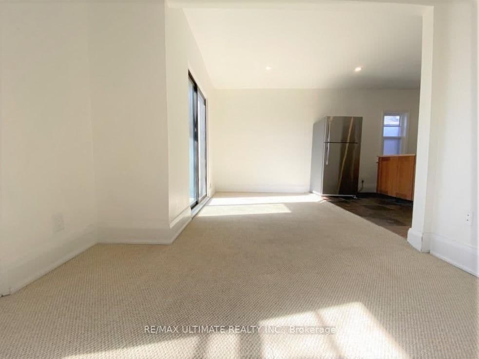 533 Kingston Road thumbnail 46
