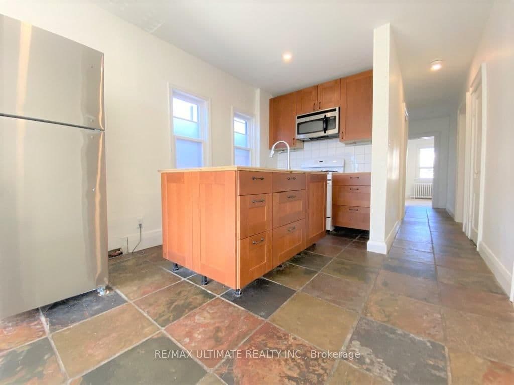 533 Kingston Road thumbnail 47