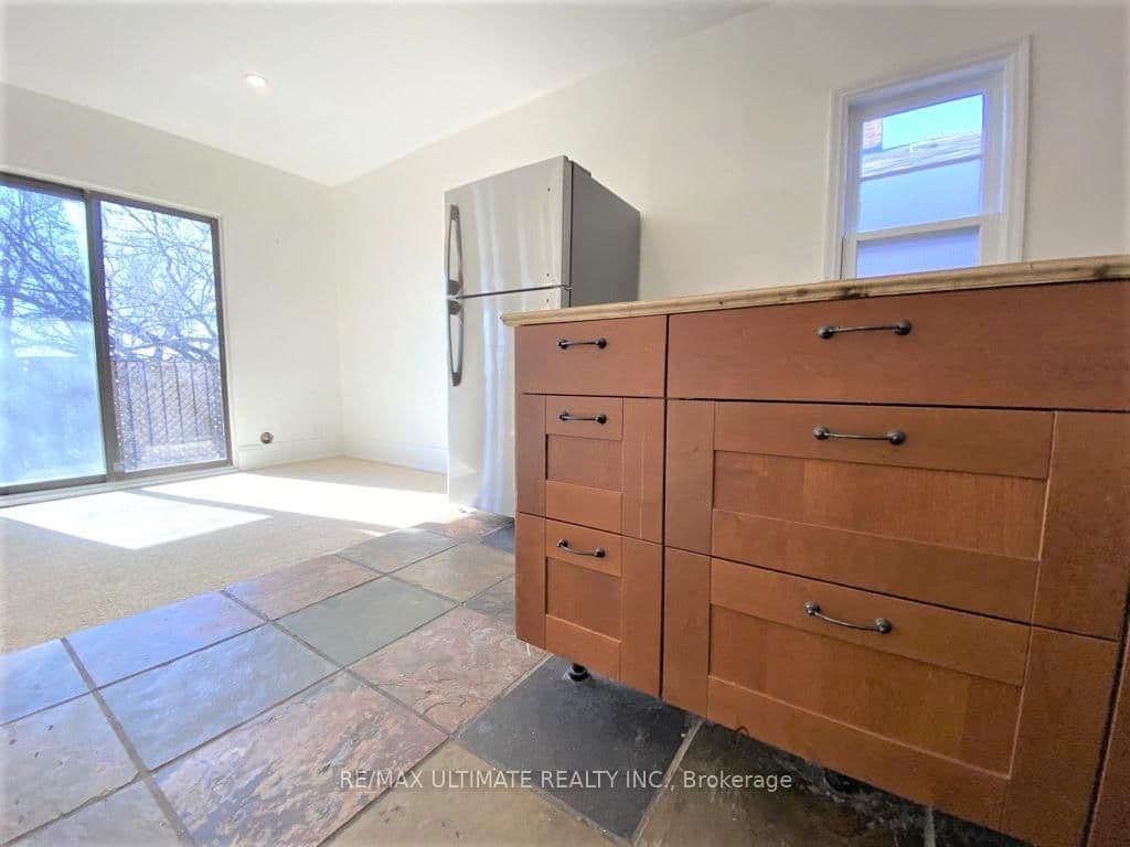 533 Kingston Road thumbnail 48