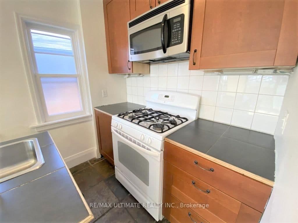 533 Kingston Road thumbnail 49