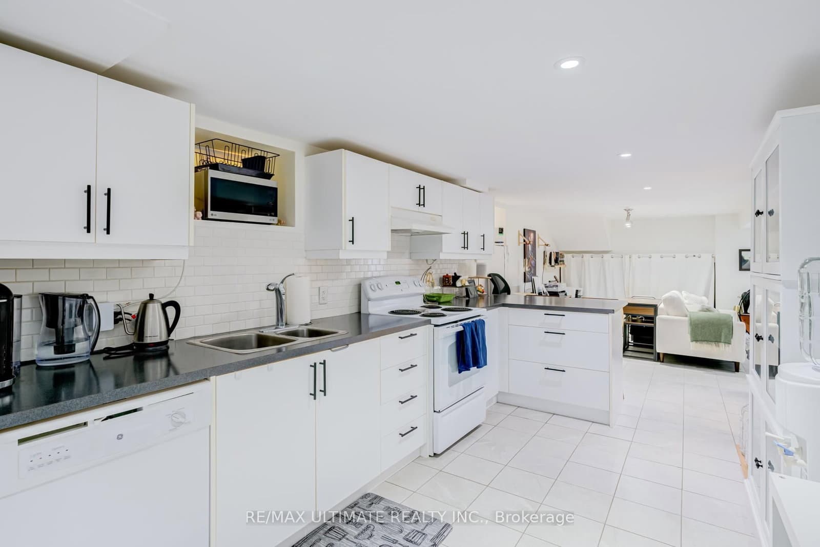 533 Kingston Road thumbnail 8