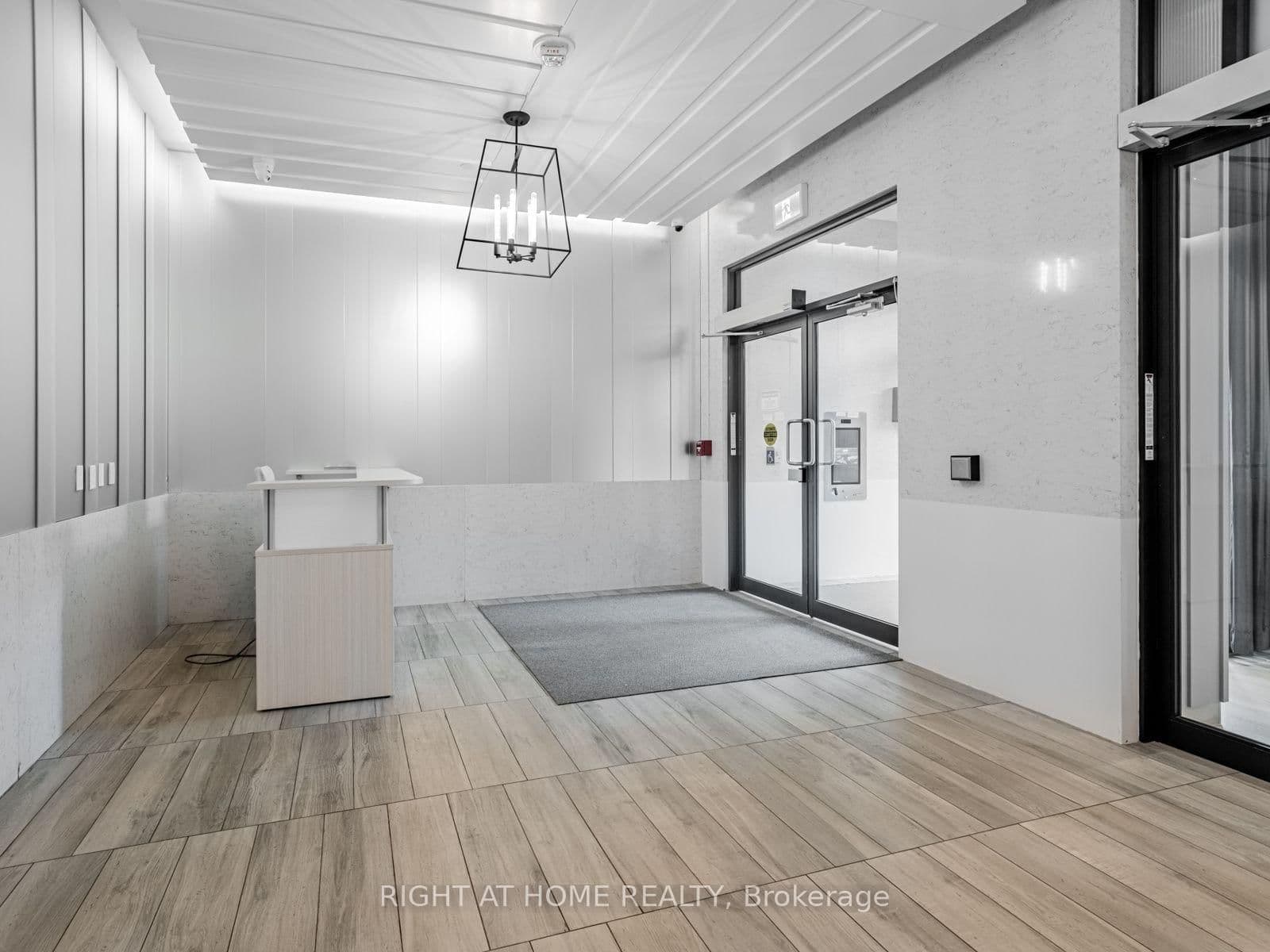1630 Queen Street E, Unit 211 thumbnail 12