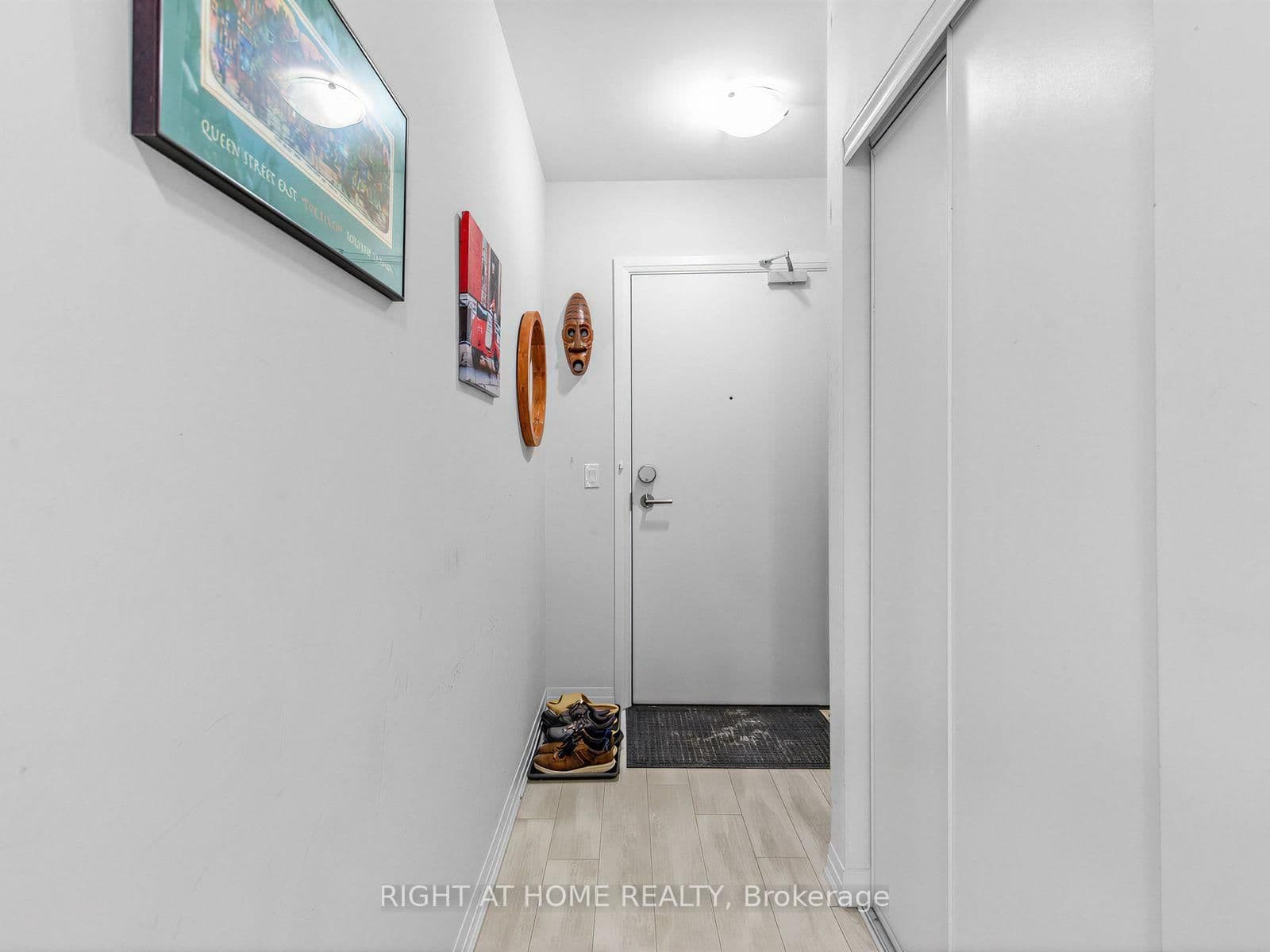 1630 Queen Street E, Unit 211 thumbnail 14