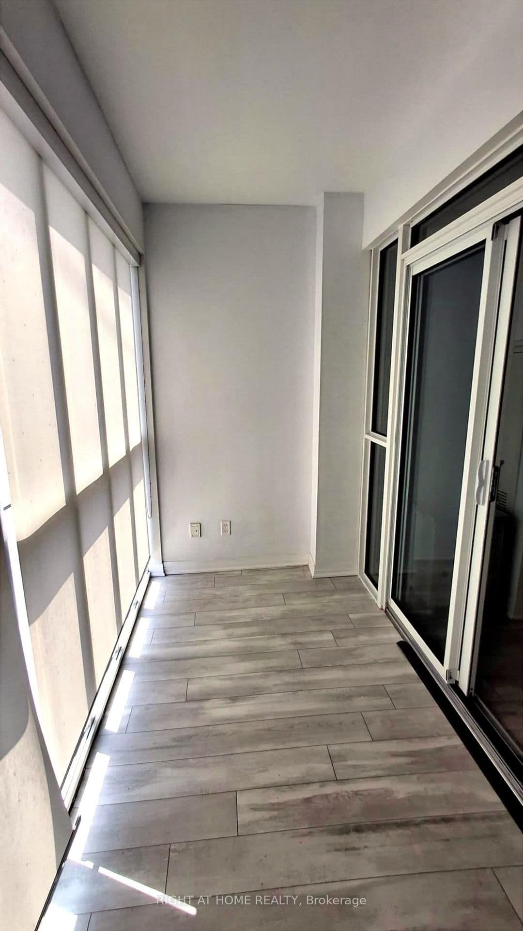 1630 Queen Street E, Unit 211 thumbnail 7