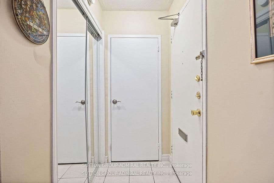 825 Kennedy Road N, Unit 406 thumbnail 2
