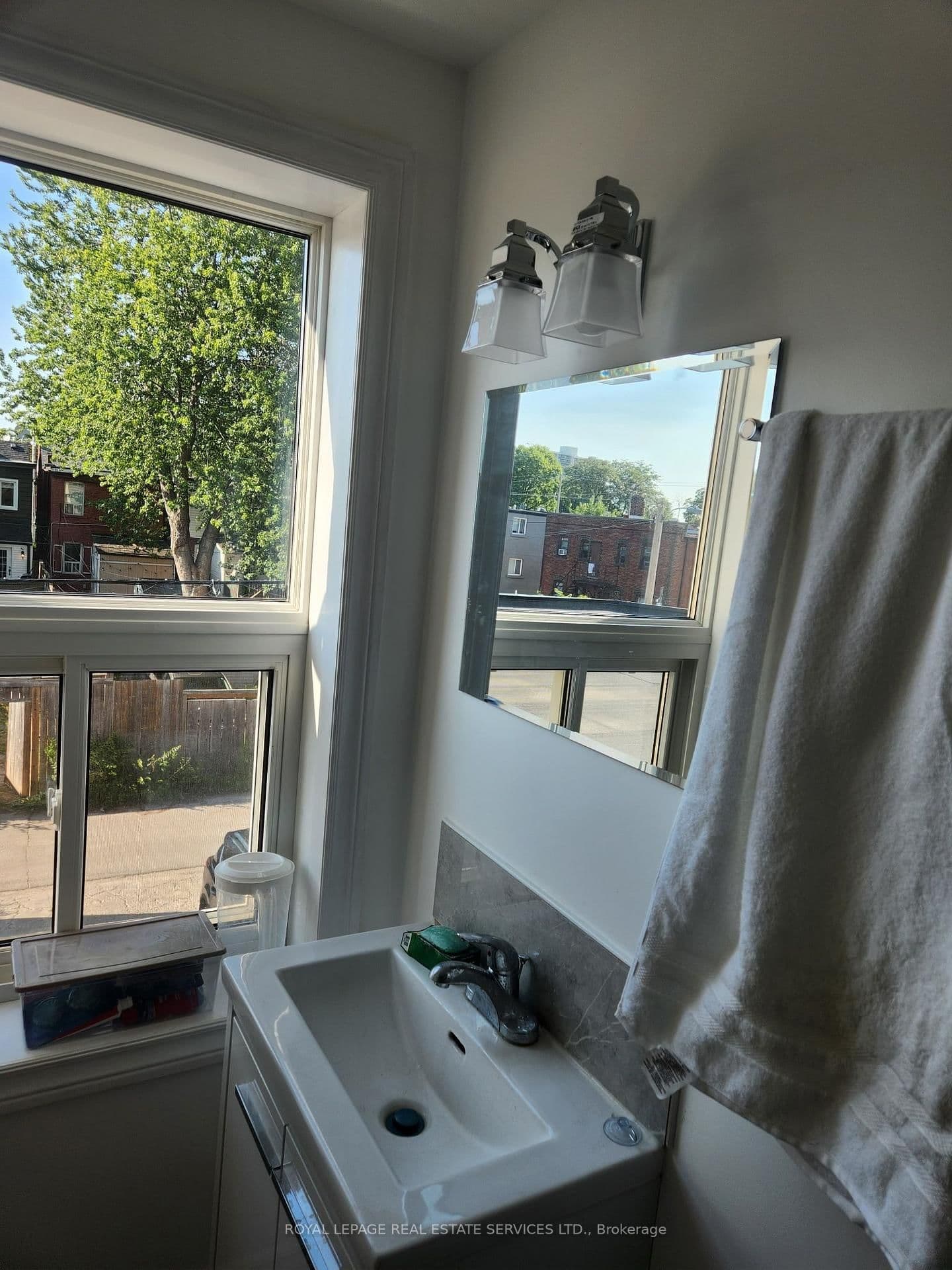 2820 Danforth Avenue, Unit 210 thumbnail 6