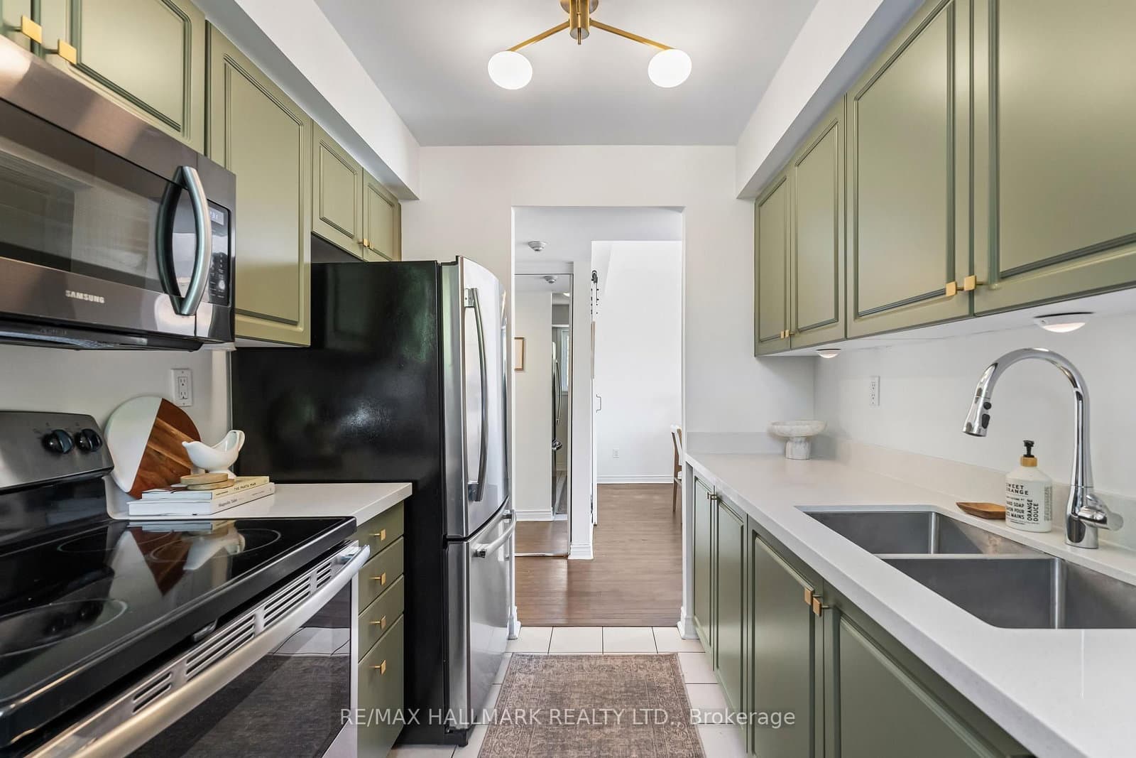 1941 Queen Street E, Unit 305 thumbnail 13