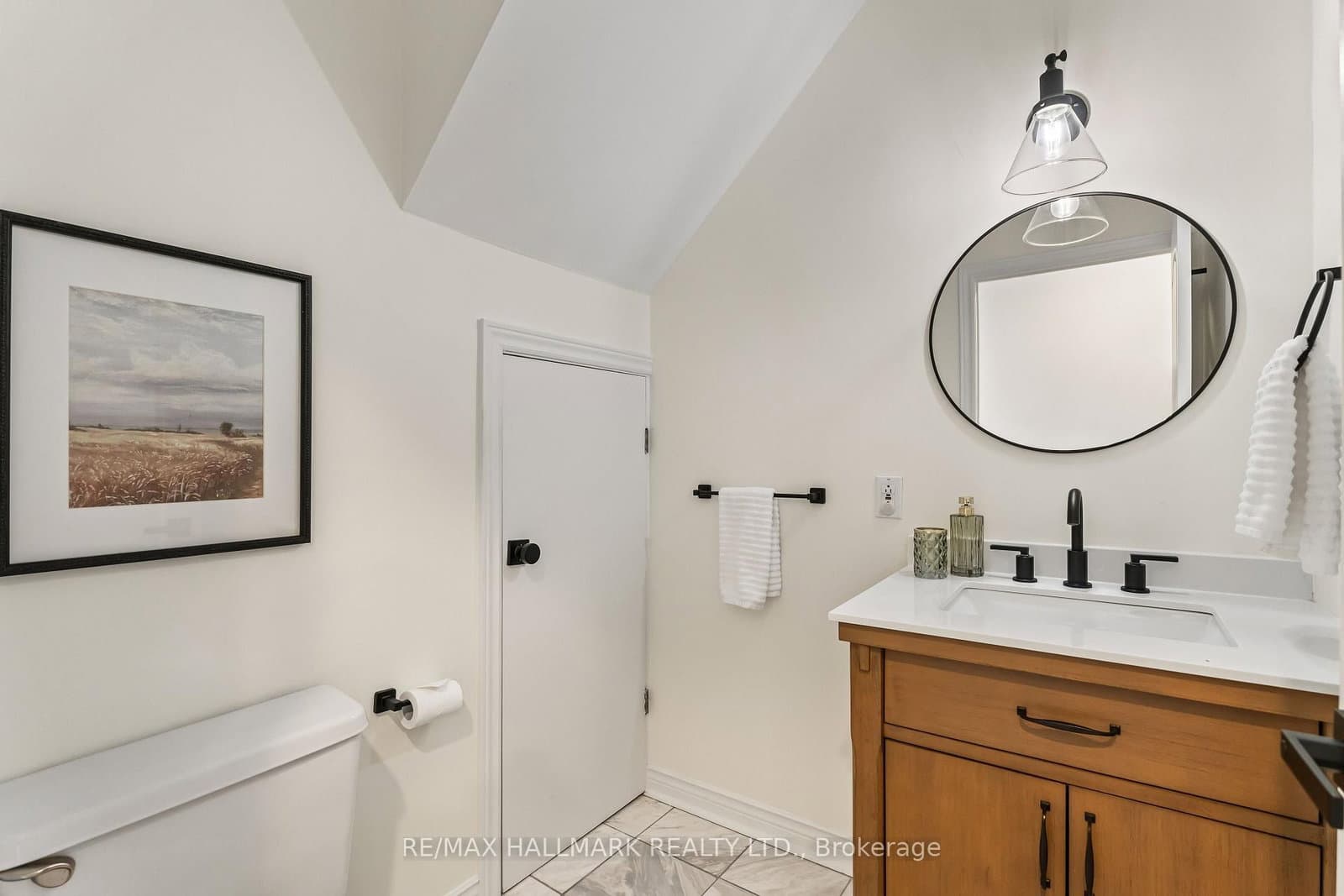 1941 Queen Street E, Unit 305 thumbnail 15