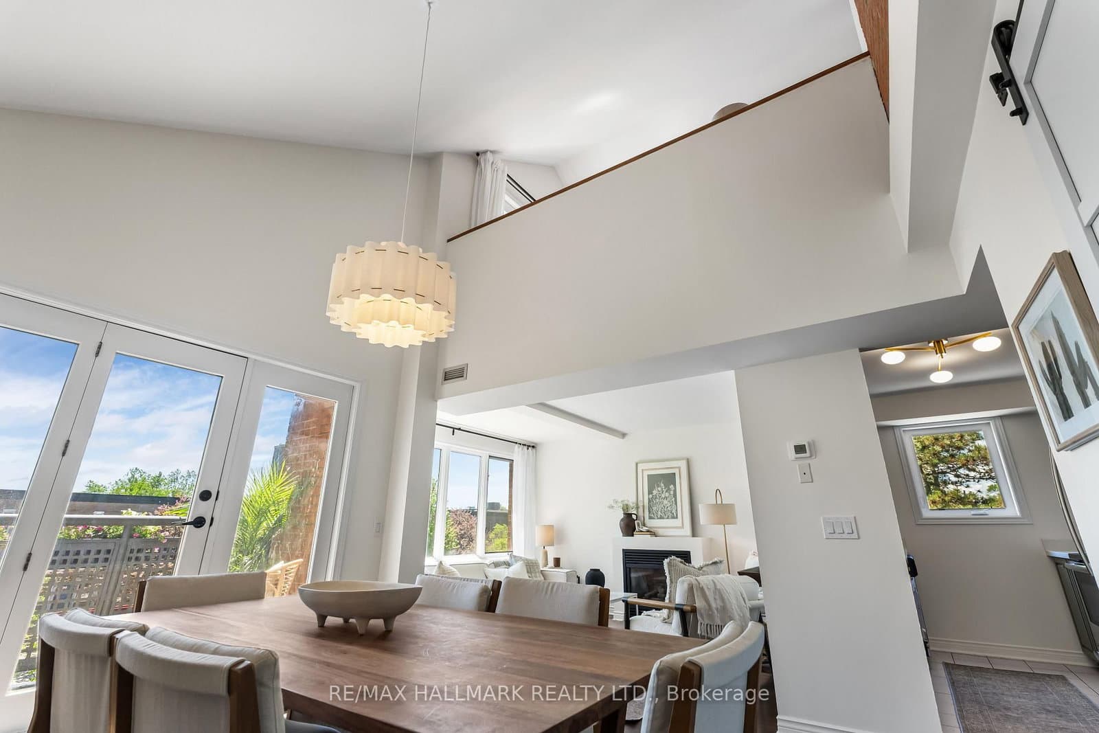 1941 Queen Street E, Unit 305 thumbnail 5