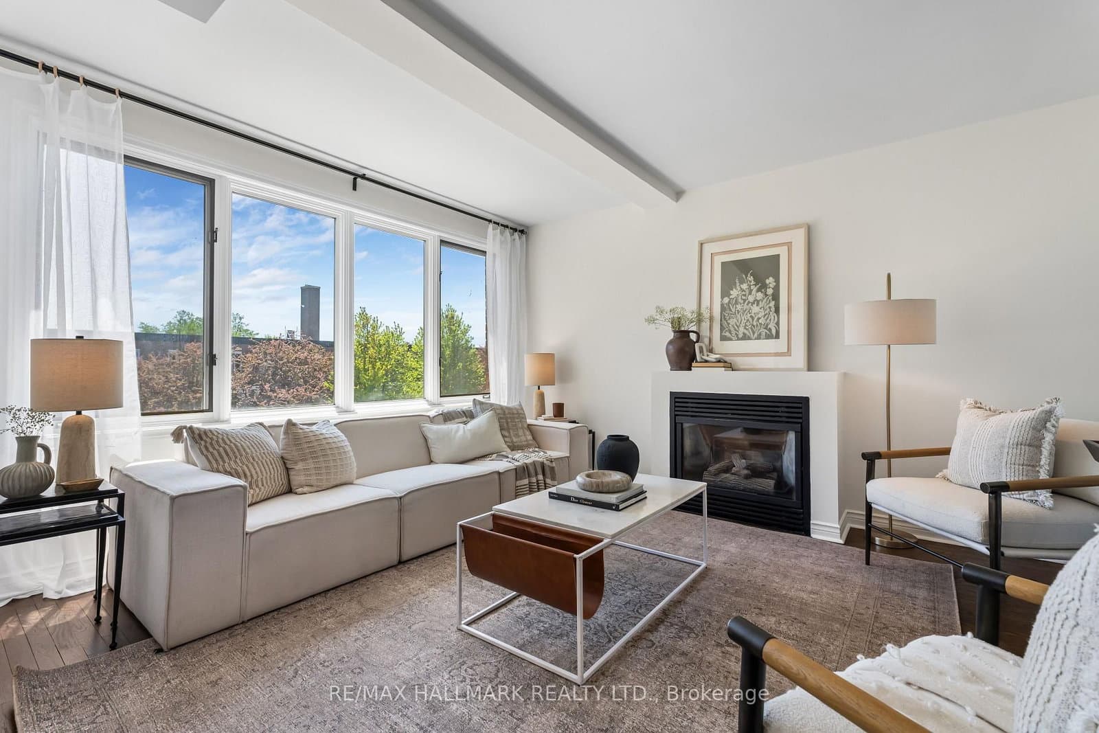1941 Queen Street E, Unit 305 thumbnail 6