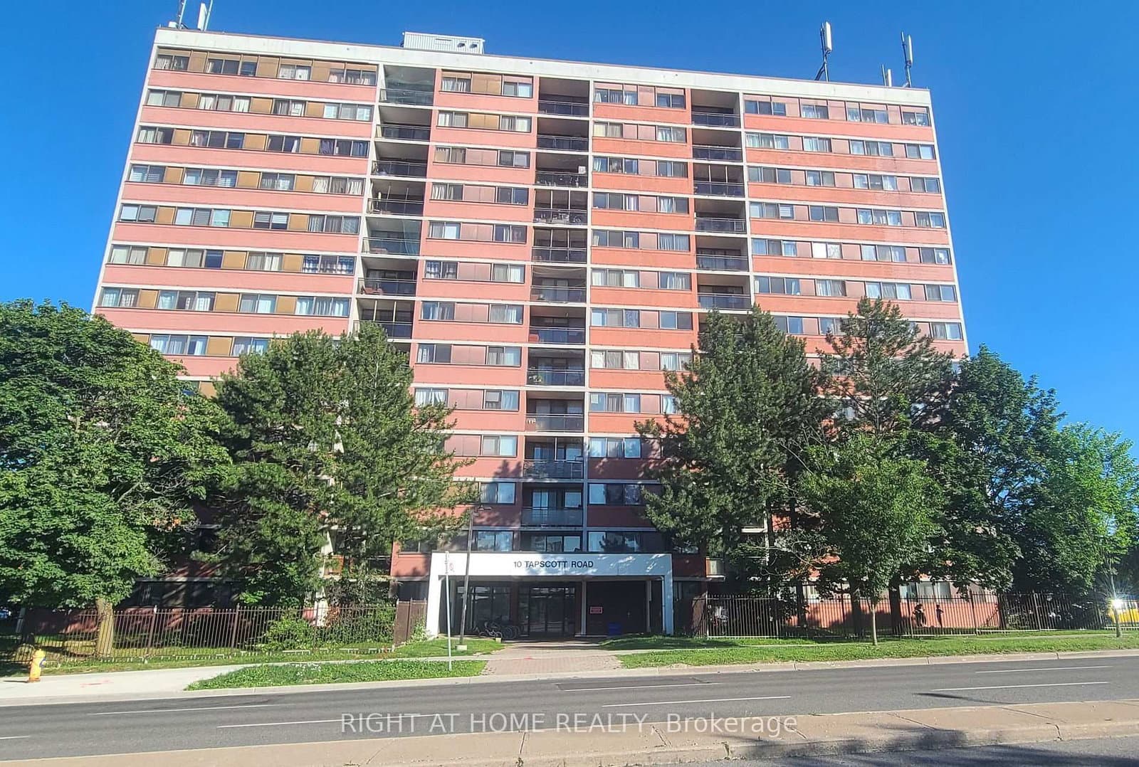 10 TAPSCOTT Road, Unit 405 thumbnail 2