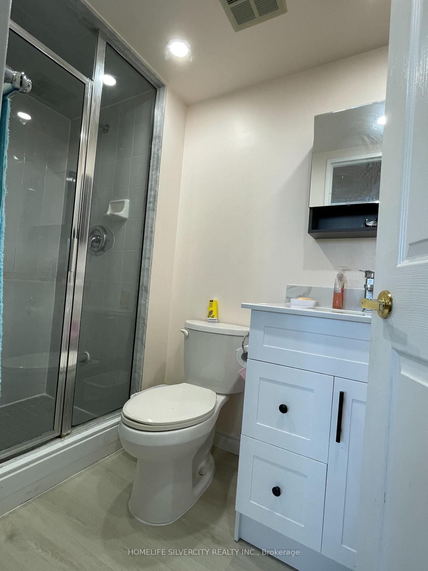 88 Corporate Drive, Unit 1617 thumbnail 18