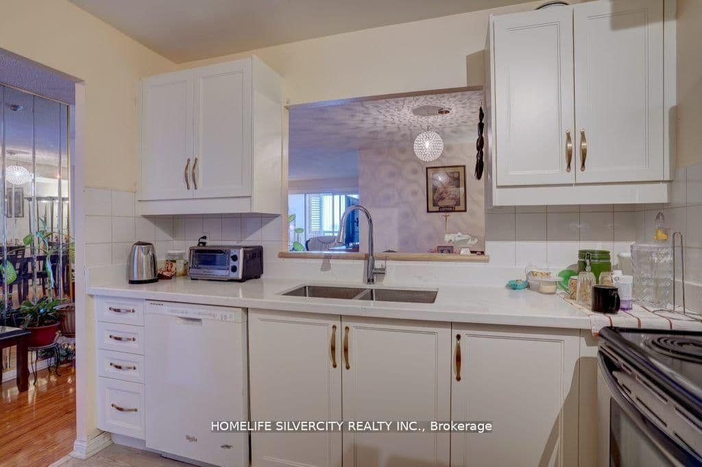 88 Corporate Drive, Unit 1617 thumbnail 4