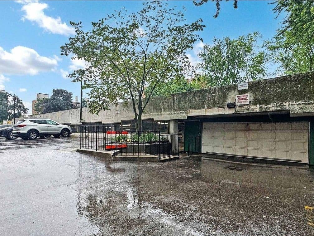1665 Victoria Park Avenue, Unit Unit 207 thumbnail 9