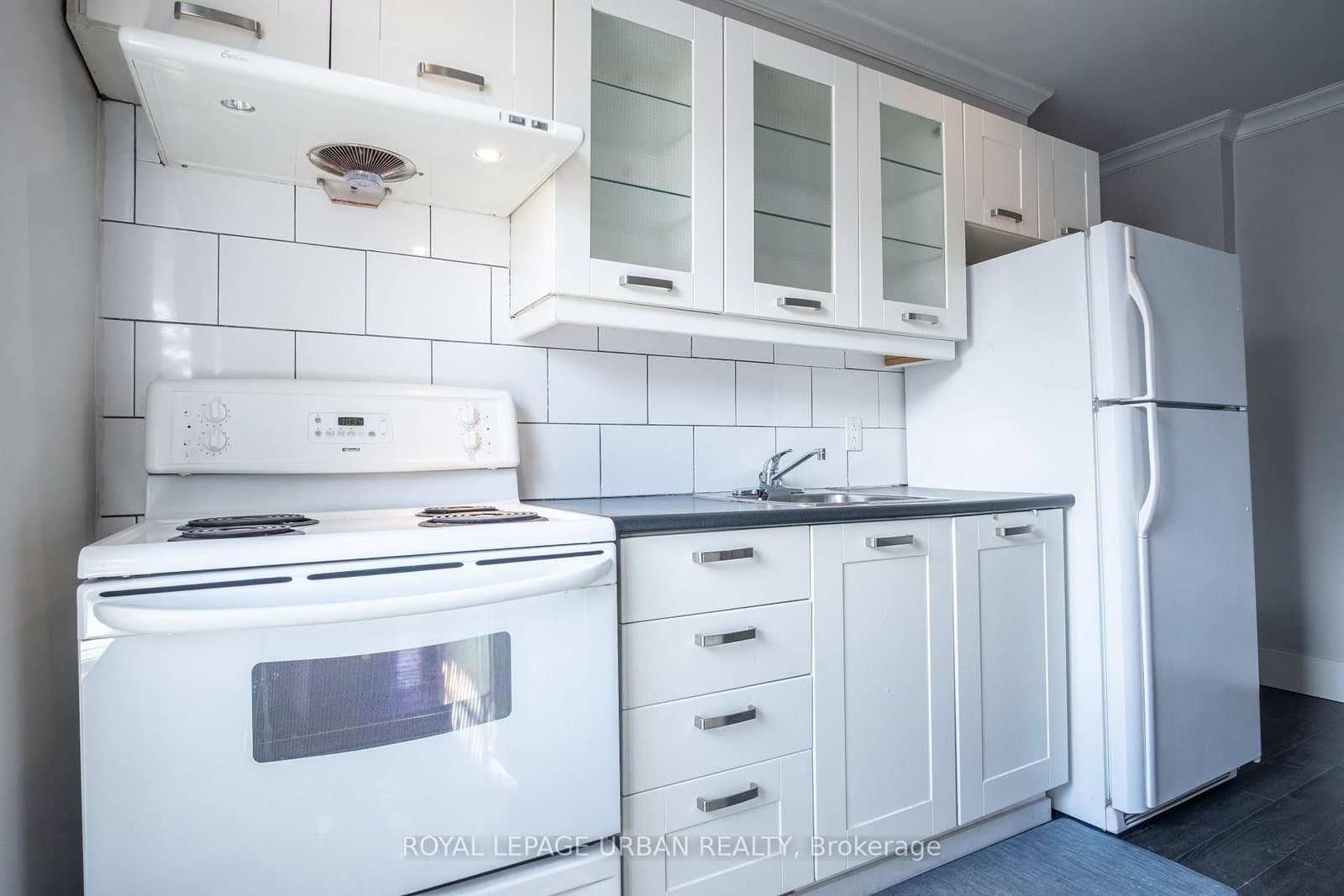 636 Danforth Avenue, Unit 2 thumbnail 8